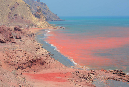 霍尔木兹海峡的红海水