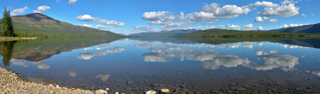 Putorana 高原湖全景