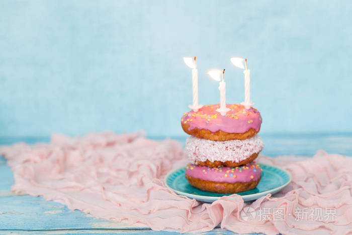 三糖果甜甜圈生日蛋糕