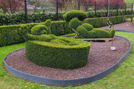 比利时德布公园的灌木雕塑图片