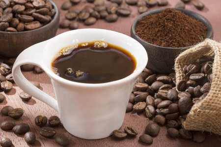咖啡杯咖啡豆咖啡
