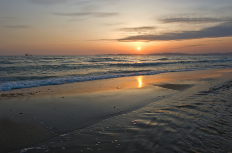 海边明媚的日落