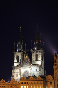 在布拉格发出亮光来了教会
