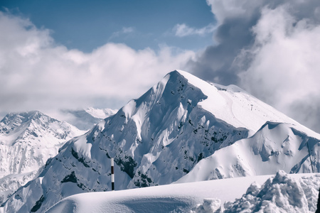 山风景，滑雪胜地红波利亚纳。俄罗斯索契，高加索山脉