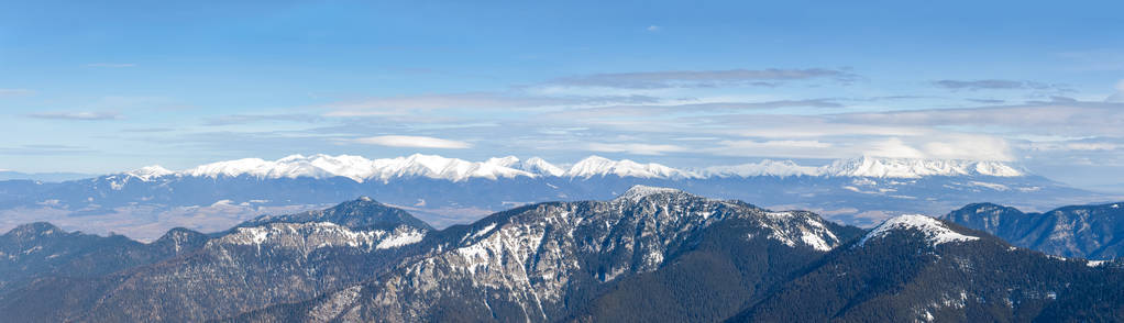 低 Tatras 斜坡 Tatra 山全景