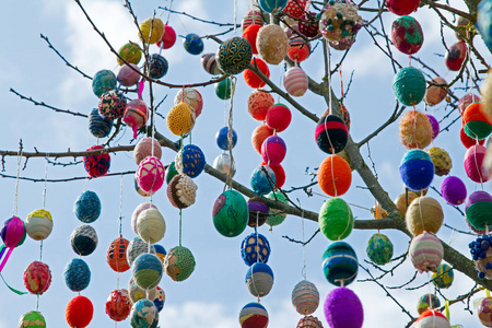复活节装饰从五颜六色的蛋