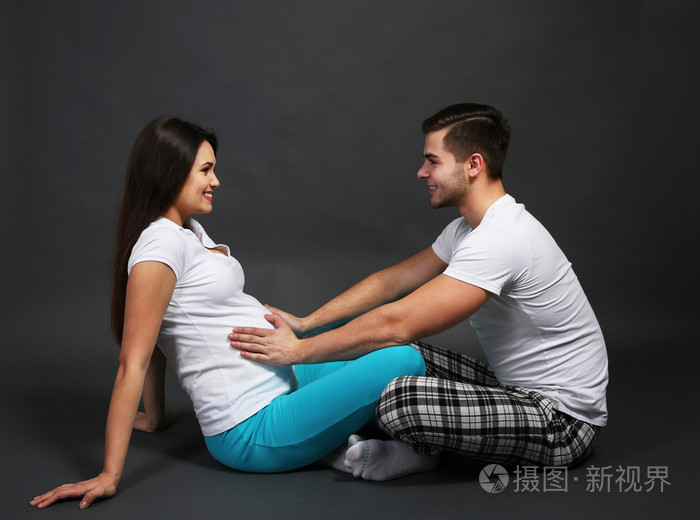 孕妇与丈夫照片-正版商用图片0f2ksk-摄图新视界