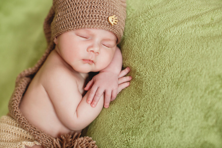 平静的睡眠的一个新生的婴儿图片