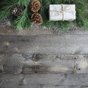 木制的背景上的圣诞贺卡