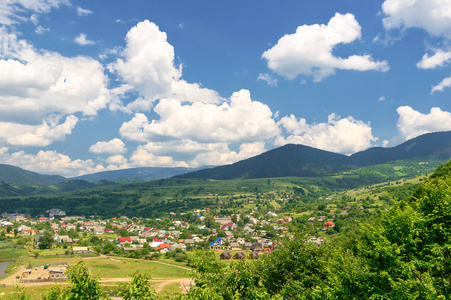 山谷中的乡村景观的背景