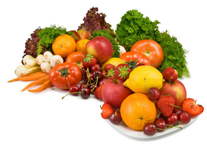 许多蔬菜和水果在白色背景上