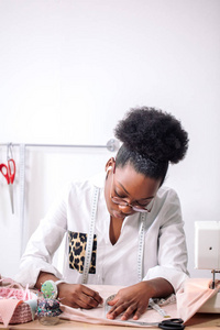 非洲女裁缝面料的工作采取措施