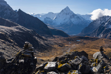 Dablam 山峰景观从佐拉山口, 珠穆朗玛峰地区, N