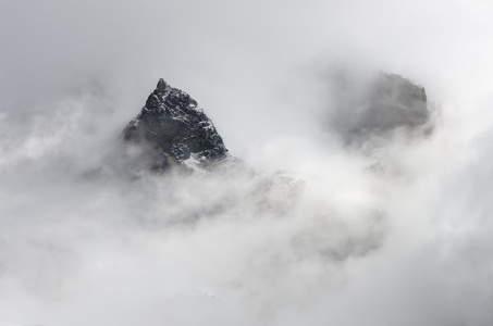 在云端的山峰