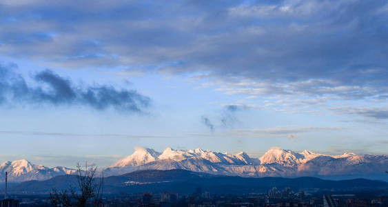 高山阿尔卑斯山全景