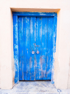 蓝色木质门