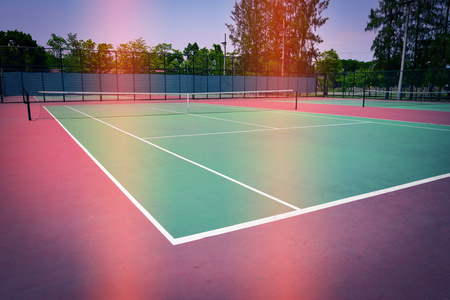 绿色网球场运动背景图像