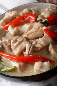 菲律宾食品 从猪肉肚和椰子比科尔的表达
