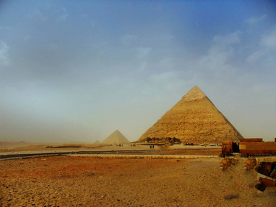 埃及中东的吉萨金字塔和狮身人面像