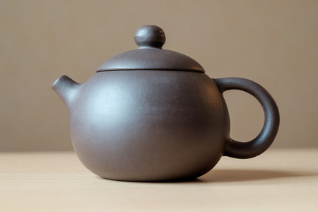 棕色陶瓷茶壶