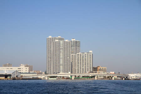 在棉花港区，横滨，日本的高层公寓
