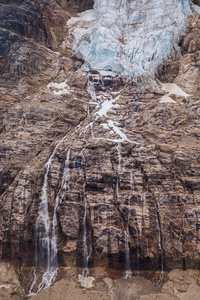 天使冰川和天使瀑布山伊迪丝卡维尔在贾斯珀国家
