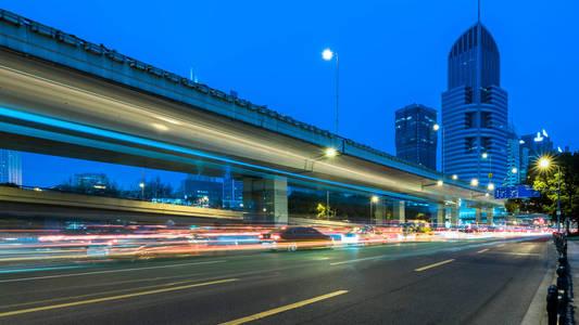 上海立交桥下路上交通