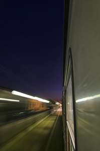 火车穿越托斯卡纳的腹地
