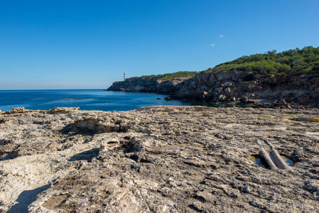 Portinatx 的蓝色海岸在伊维萨岛上