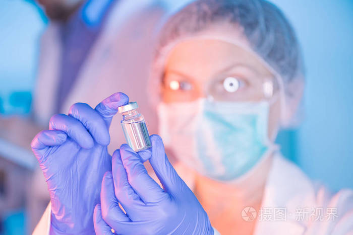 医生和护士分析未知 Mmr 疫苗