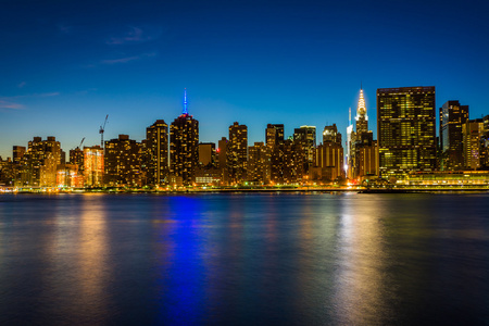 到了晚上，曼哈顿天际线从龙门广场状态的视图