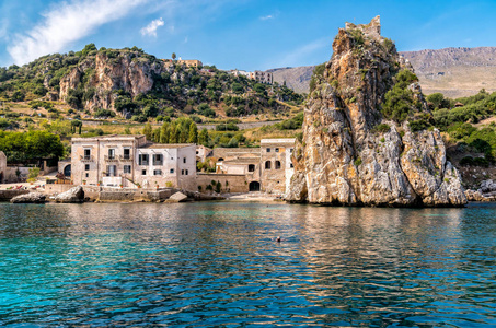 保护区地中海与 Scopello Faraglioni 的景观