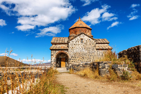 塞万，亚美尼亚古老的 Sevanavank 教堂的风景