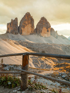 在优美的环境中白云岩 Tre 犯罪 di Lavaredo