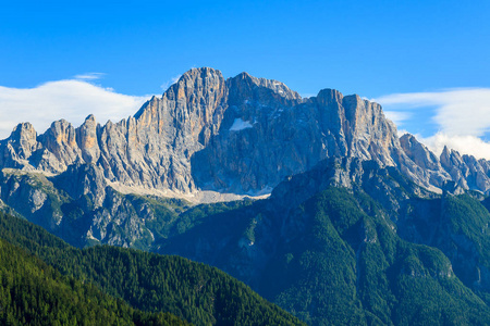 白云岩山的看法在夏天季节, 南蒂罗尔, 意大利