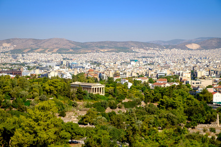 雅典风景优美，有古寺
