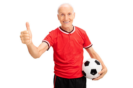 老人与足球和大拇指
