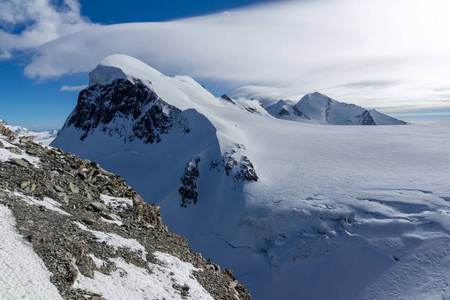 瑞士阿尔卑斯山和山宏峰，广州的瓦莱州的冬景