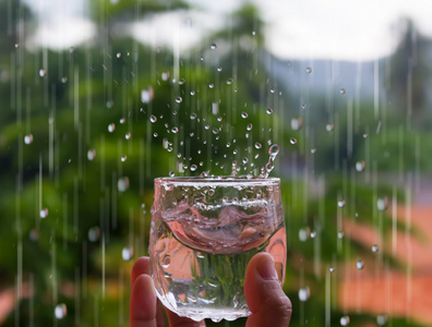 饮用纯水雨