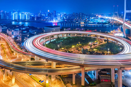 上海空中视图立交桥晚上在中国