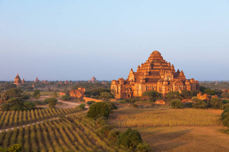 Dhammayangyi 寺日落后, 缅甸古老的古图考古区景观令人惊叹