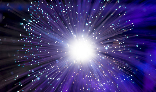 闪亮的光纤, 用于超高速互联网通信的光纤线, 以高速移动信息的细光线程