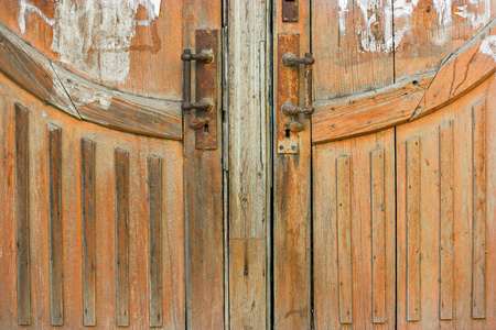 棕色实木风化的门