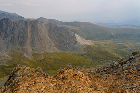 山谷山岩山顶