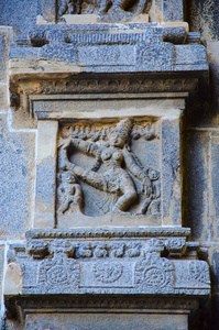 舞王寺 Gopuram 上雕刻的舞蹈偶像, 印度