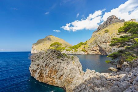 美丽的景色的 Sa Calobra 在马略卡岛，西班牙