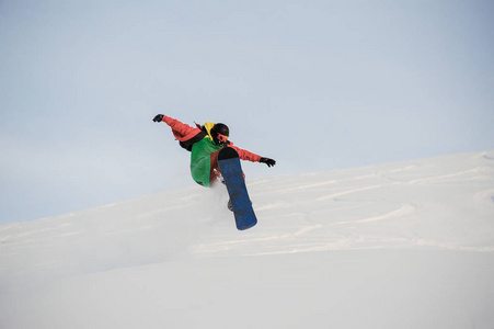 专业滑雪板跳粉雪