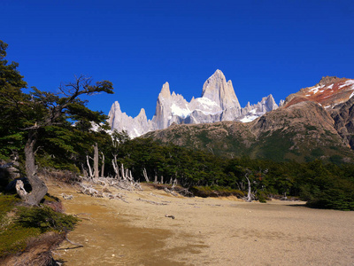 罗伊和周围的山峰附近 El Chalten 圣克鲁斯阿根廷