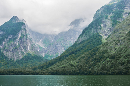 Alpsee 是德国巴伐利亚的一个湖泊。它位于贝希特斯加登 Konigssee 附近