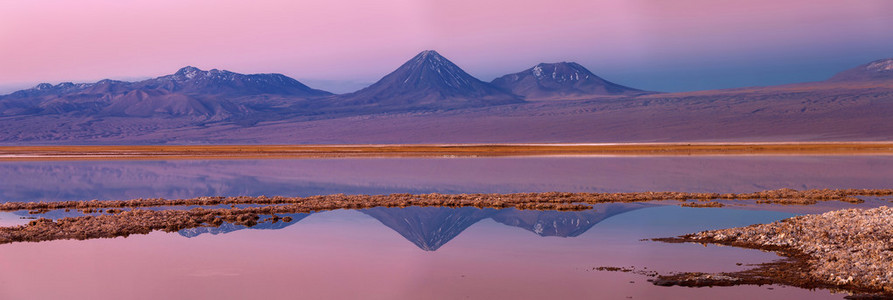 Tebenqueche 泻湖，武尔火山，智利阿塔卡马沙漠